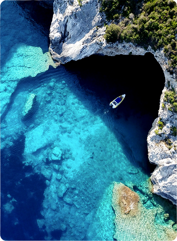 Discover the special Caribbean locations with Maduro Travel.