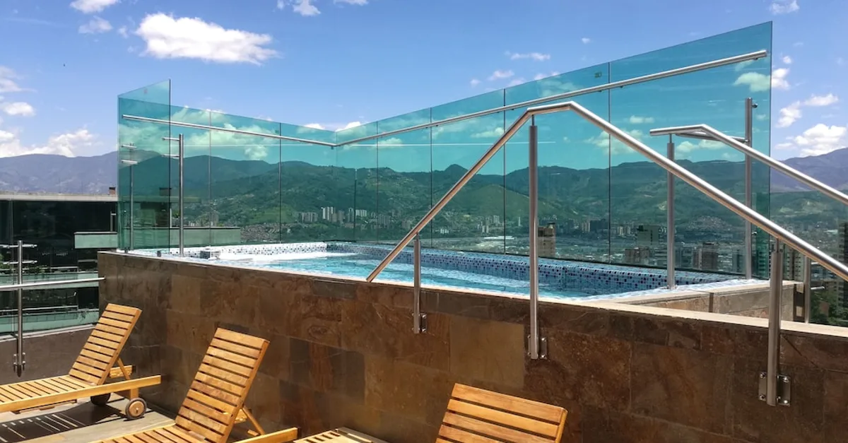 CAFE-HOTEL-MADURO-TRAVEL-CURACAO-MEDELLIN