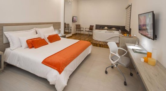 Hotel-Dix-Medellin-Maduro-travel-curacao