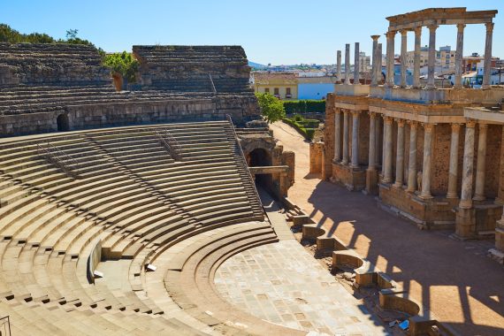 URA36913_Roman_Amphitheatre_in_Merida__Badajoz._Shutterstock