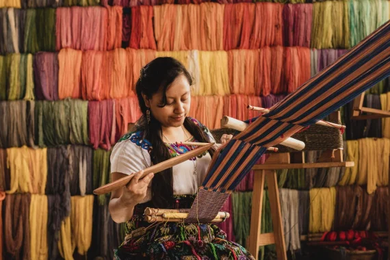 the-ancient-art-of-botanical-dyeing-in-san-juan-la-laguna-guatemala-preserving-the-magic-of-natural-colors-646886